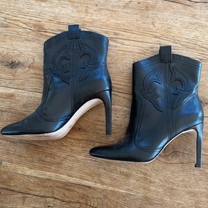 BCBG Sara Ankle Boots Western